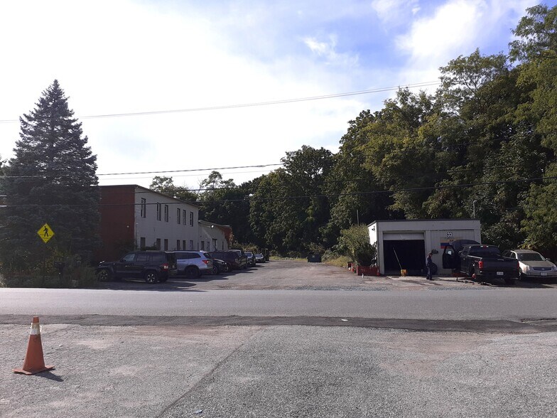 31 Walnut St, New Windsor Township, NY à louer - Photo de l’immeuble – Image 2 sur 11