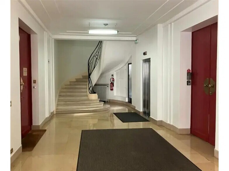2 Rue Lord Byron, Paris à louer - Hall d’entrée – Image 1 sur 10