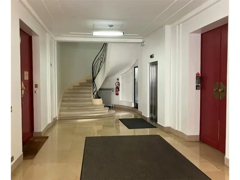2 Rue Lord Byron, Paris à louer Hall d’entrée– Image 1 sur 11