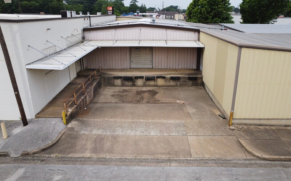 1905 W Gentry Pky, Tyler, TX à louer - Photo de l’immeuble – Image 3 sur 14