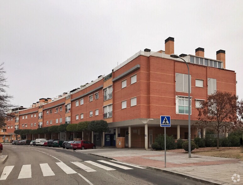 Calle Antonio Tapies, 16, Pinto, Madrid à vendre - Photo de l’immeuble – Image 2 sur 2