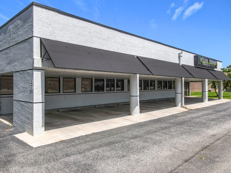 564 N Semoran Blvd, Orlando, FL à vendre - Photo de l’immeuble – Image 3 sur 18