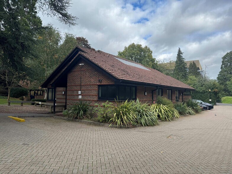 Bassett Av, Southampton à louer - Photo principale – Image 1 sur 10