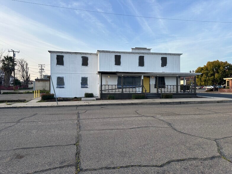 53 E Cleveland Ave, Porterville, CA à louer - Photo de l’immeuble – Image 3 sur 5