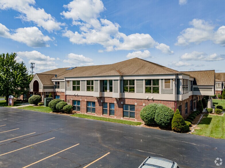 1009 W Glen Oaks Ln, Mequon, WI à vendre - Photo principale – Image 1 sur 10