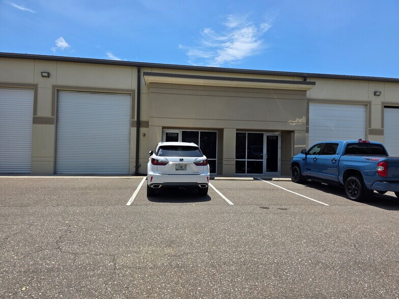 7208 114th Ave, Largo, FL à vendre - Photo de l’immeuble – Image 2 sur 24