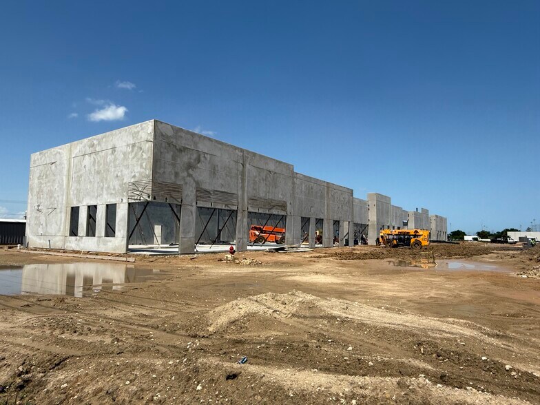 1320 W League City Pky, League City, TX à louer - Photo de l’immeuble – Image 2 sur 9