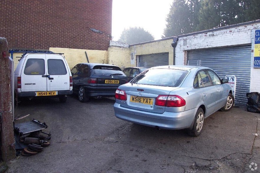 197 Burnt Oak Broa, Edgware à louer - Photo de l’immeuble – Image 2 sur 4