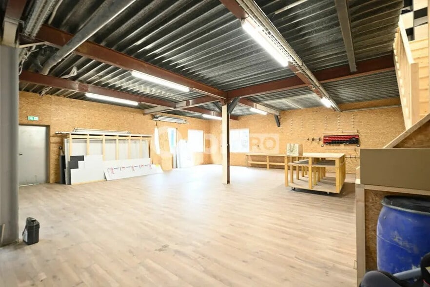 Local d'activités dans Saint-Symphorien-sur-Coise à vendre - Photo de l’immeuble – Image 3 sur 12