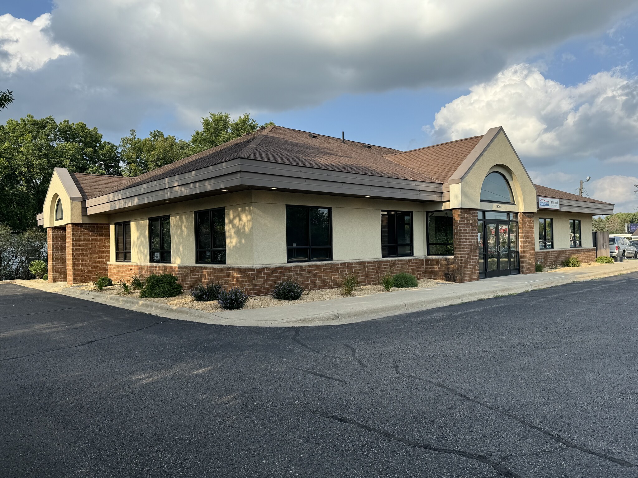 1620 60 Hwy W, Faribault, MN à louer Photo de l’immeuble– Image 1 sur 8