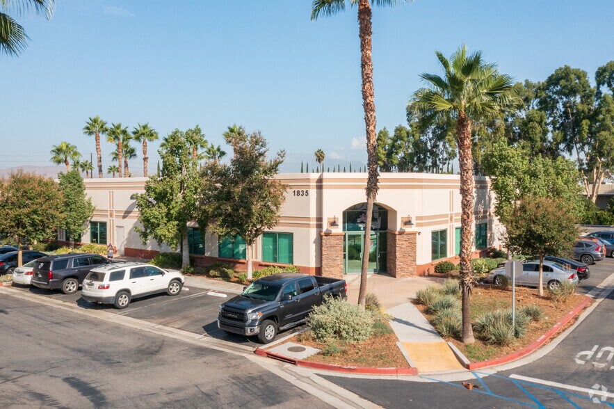 1835 Chicago Ave, Riverside, CA à louer - Photo de l’immeuble – Image 2 sur 7