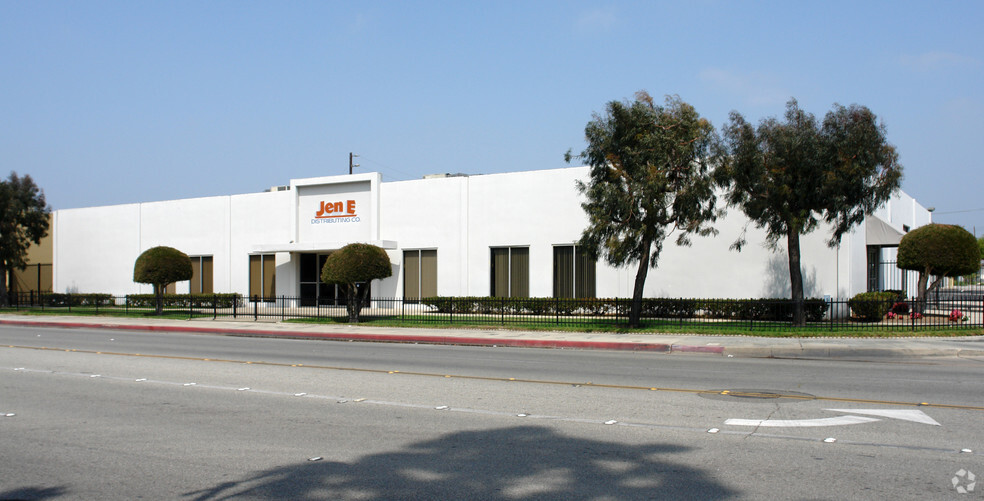 16102 Gothard St, Huntington Beach, CA à louer - Photo de l’immeuble – Image 3 sur 3
