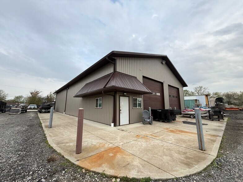 12010 Telegraph Rd, Carleton, MI à louer - Photo principale – Image 1 sur 8