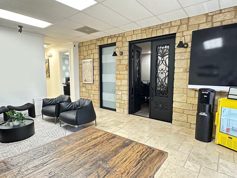 7575 W Loop 1604, San Antonio, TX à louer - Photo de l’immeuble – Image 2 sur 17