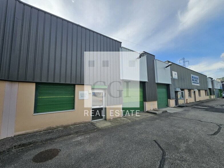 Local d’activités dans Seyssins à louer - Photo de l’immeuble – Image 1 sur 17
