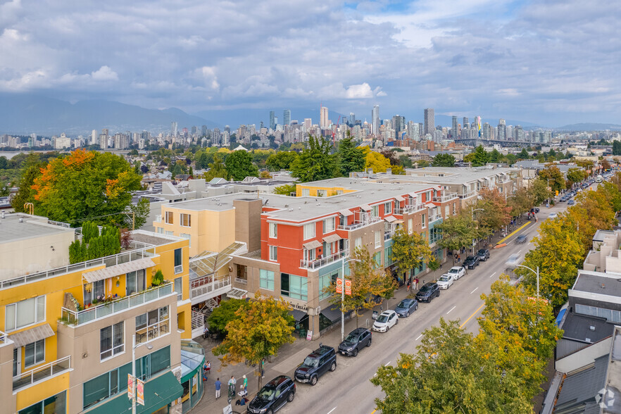 2211 4th Ave W, Vancouver, BC à louer - Aérien – Image 2 sur 5