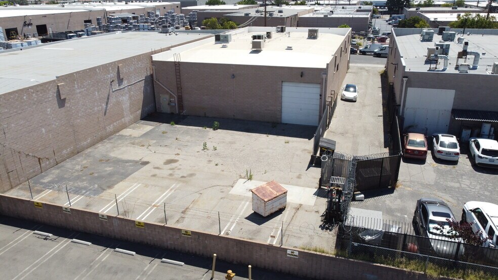 9765 Eton Ave, Chatsworth, CA à louer - Photo de l’immeuble – Image 3 sur 3