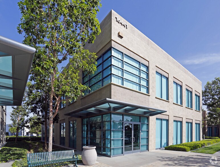 16441 Scientific Way, Irvine, CA à vendre - Photo de l’immeuble – Image 2 sur 18