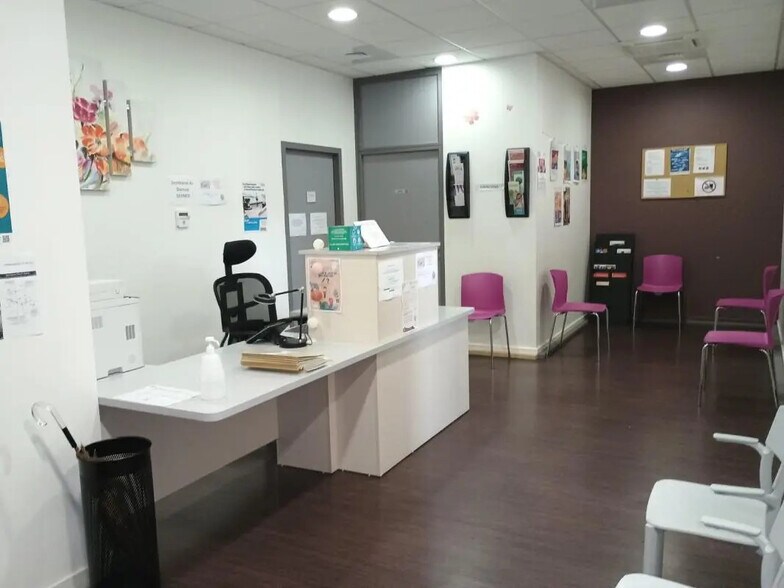 Bureau dans Crémieu à louer - Photo de l’immeuble – Image 2 sur 6