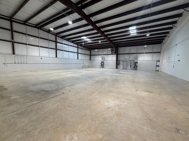 11729 Uradco Pl, San Antonio, FL à louer - Photo de l’immeuble – Image 2 sur 7
