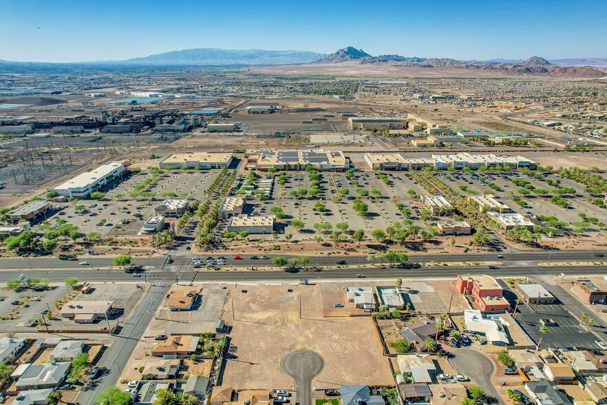 325 W Lake Mead Dr, Henderson, NV à louer - Photo de l’immeuble – Image 3 sur 4