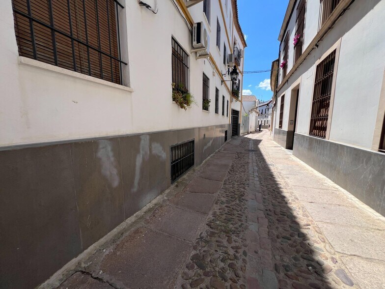Local commercial dans Córdoba à vendre - Photo de l’immeuble – Image 2 sur 13