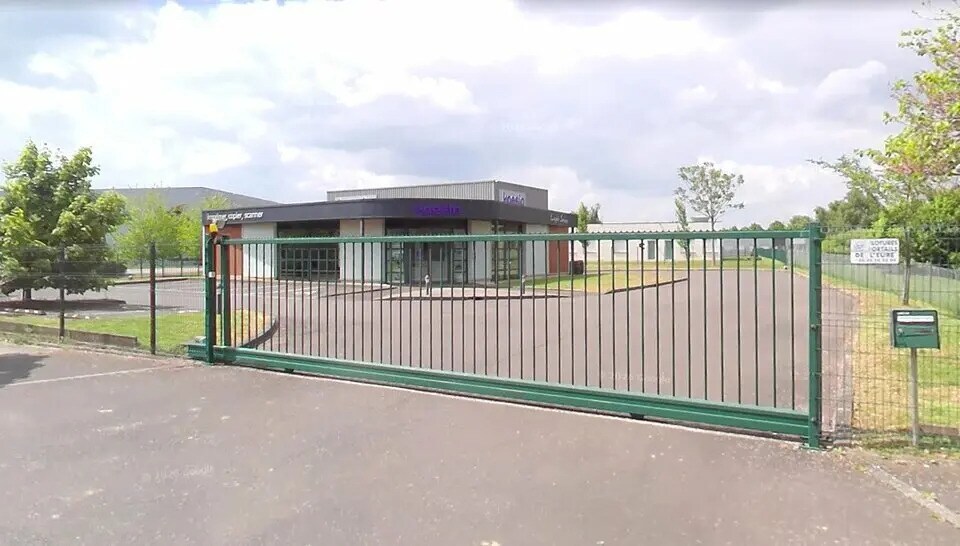 Local d'activités dans Le Vieil-Évreux à vendre Photo de l’immeuble– Image 1 sur 10