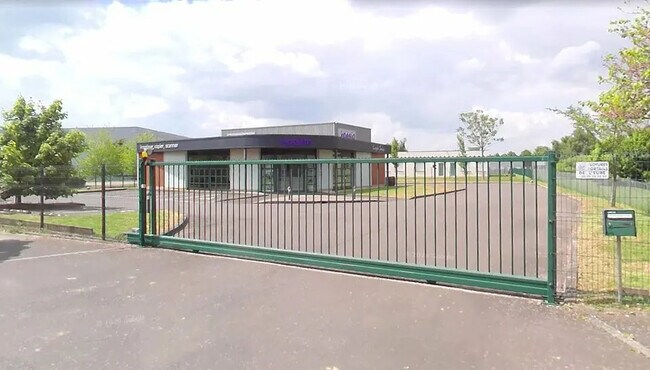 Plus de détails pour Local d’activités à vendre