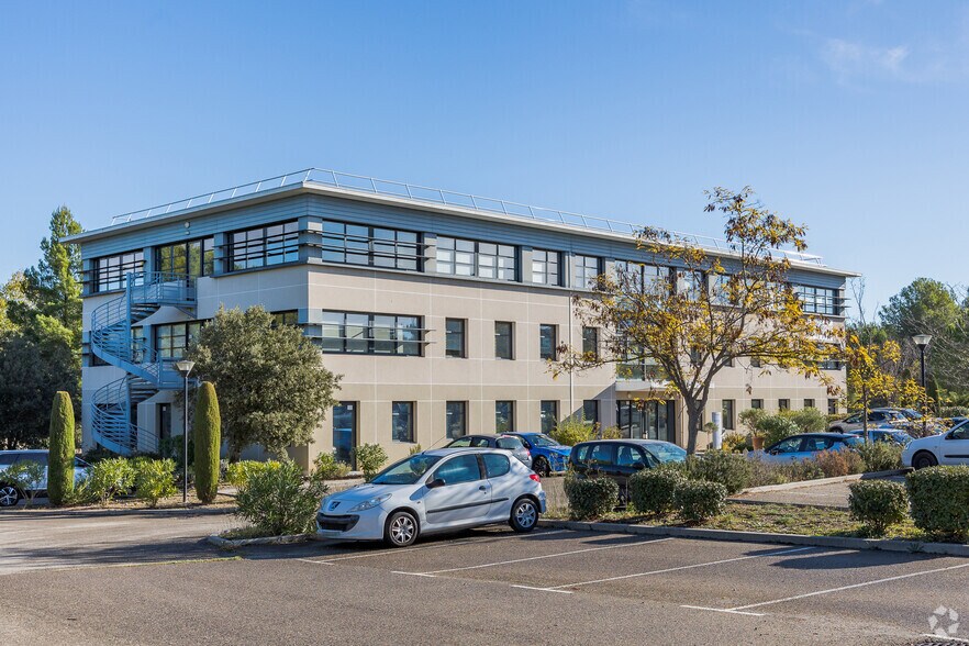 320 Avenue Archimède, Aix-en-Provence à louer - Photo de l’immeuble – Image 2 sur 4