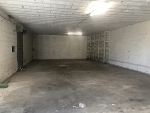 Local d’activités dans Rognac à louer Photo intérieure– Image 2 sur 14