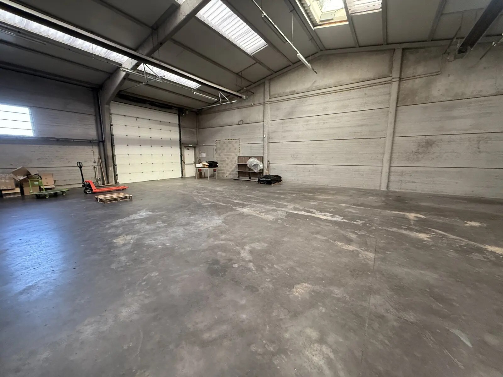 Local d’activités dans Ennery à louer Photo intérieure– Image 1 sur 10