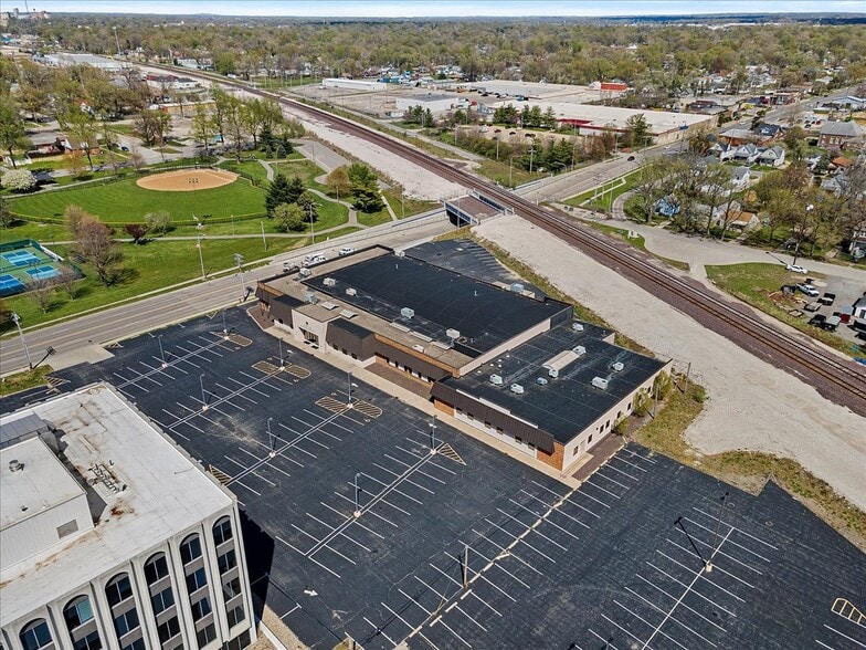 740 E Ash St, Springfield, IL à louer - Photo de l’immeuble – Image 3 sur 26