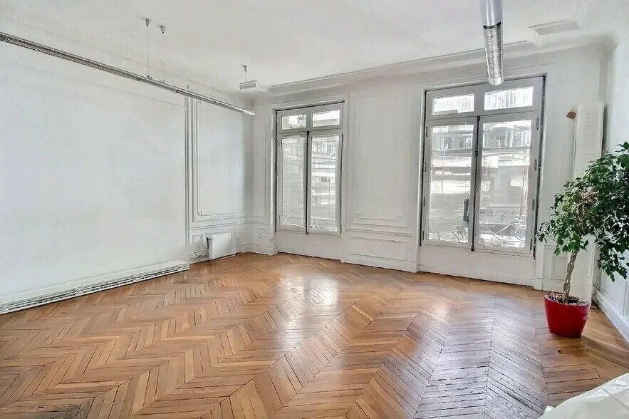 130 Rue De La Pompe, Paris à louer - Photo de l’immeuble – Image 2 sur 9