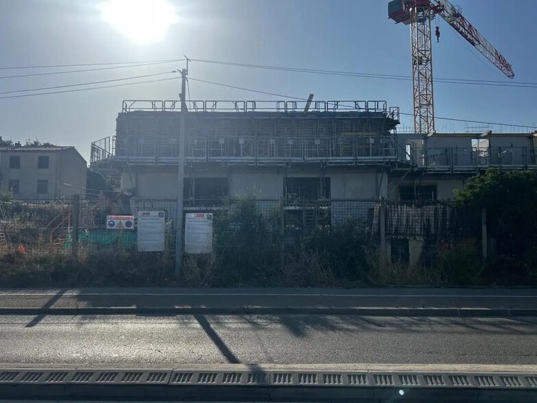 Local commercial dans La Ciotat à louer - Photo de la construction – Image 3 sur 7