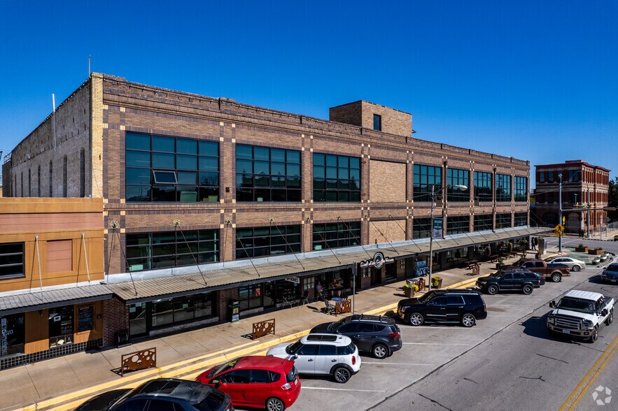 201 N Main St, Taylor, TX à vendre - Photo de l’immeuble – Image 3 sur 61