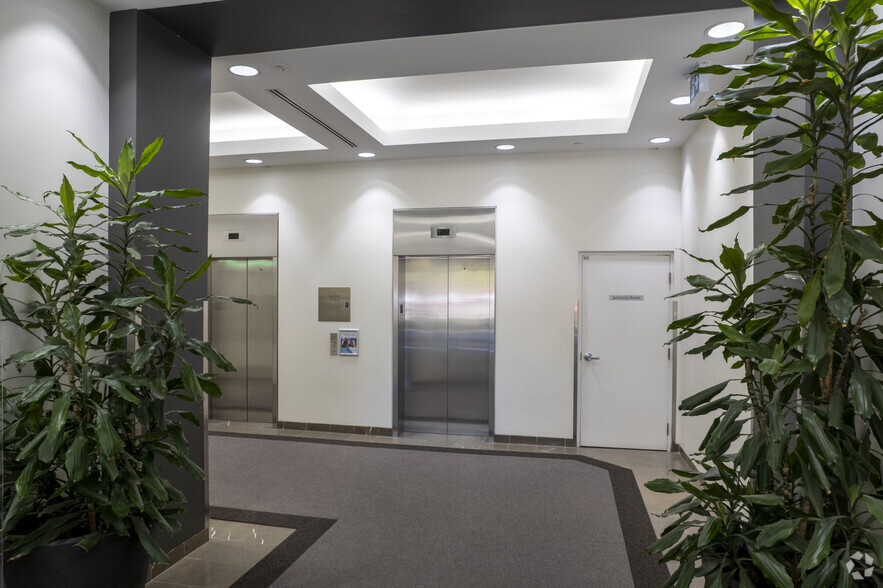 2000 Argentia Rd, Mississauga, ON à louer - Hall d’entrée – Image 3 sur 4