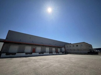 Plus de détails pour 14 Avenue Maréchal Juin, Saint-Laurent-de-Mure - Bureau, Local d'activités à louer