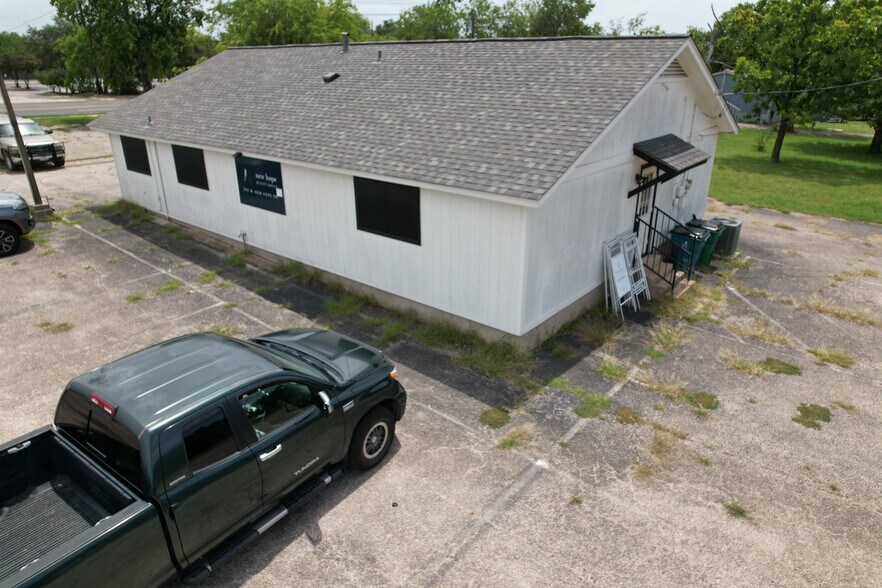 203 W New Hope Dr, Cedar Park, TX à vendre - Photo de l’immeuble – Image 2 sur 7