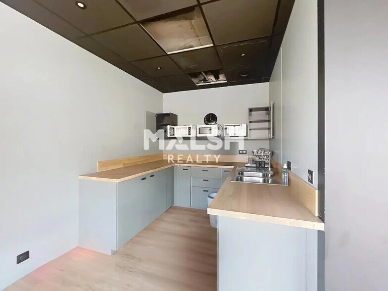 Bureau dans Bron à louer - Photo intérieure – Image 2 sur 14