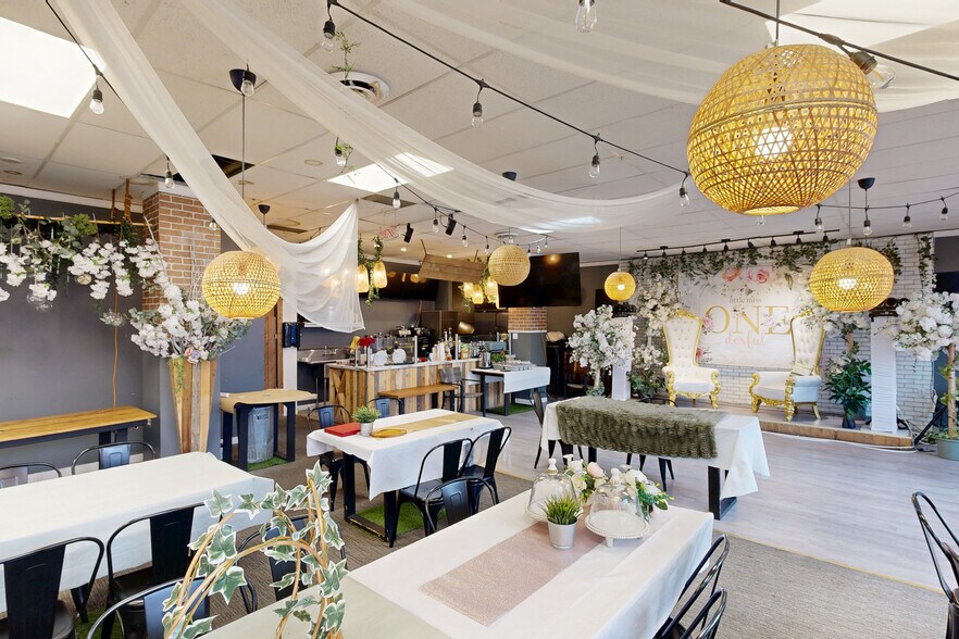 10130 107 Av NW, Edmonton, AB à louer - Numérisation 3D Matterport – Image 2 sur 17