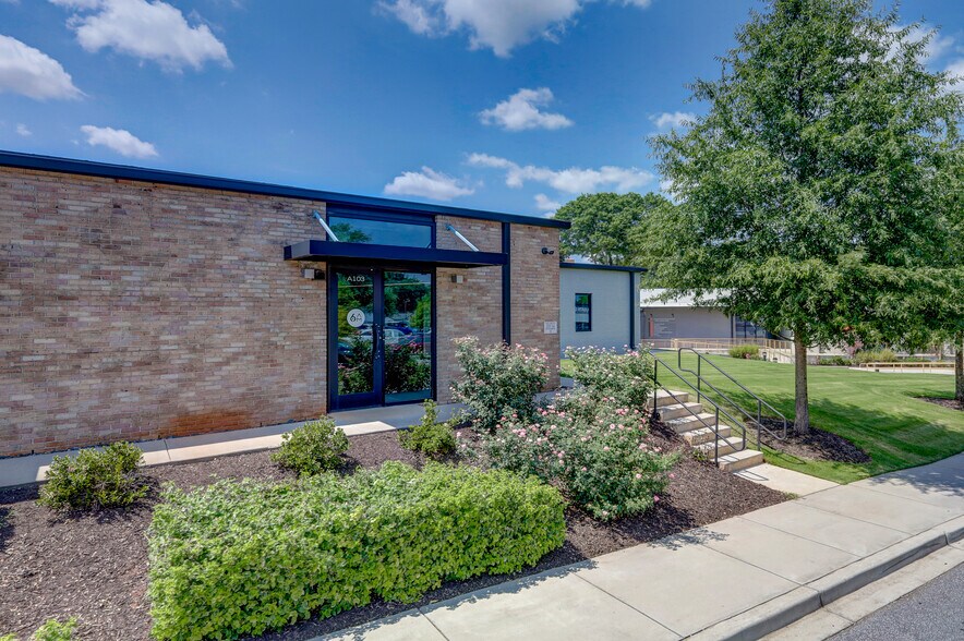 556 Perry Ave, Greenville, SC à louer - Photo de l’immeuble – Image 2 sur 11