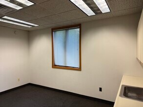 144 Metro Park, Rochester, NY à louer Photo intérieure– Image 2 sur 5