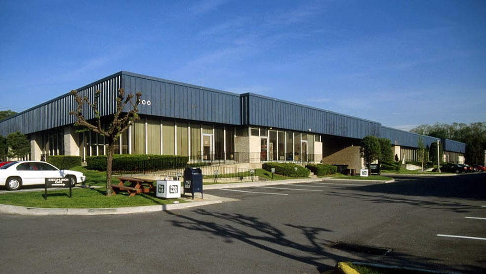 400 Executive Blvd, Elmsford, NY à louer - Photo de l’immeuble – Image 2 sur 5