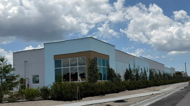 1520-1526 SW 9th Pl, Cape Coral, FL à louer - Photo de l’immeuble – Image 3 sur 5