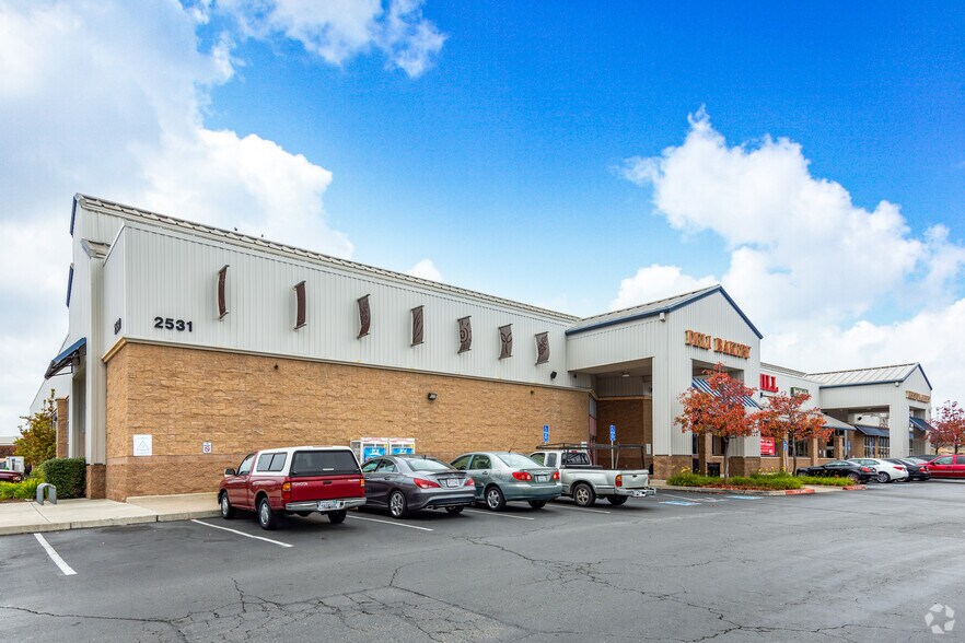 2531-2681 Blanding Ave, Alameda, CA à louer - Photo de l’immeuble – Image 2 sur 9