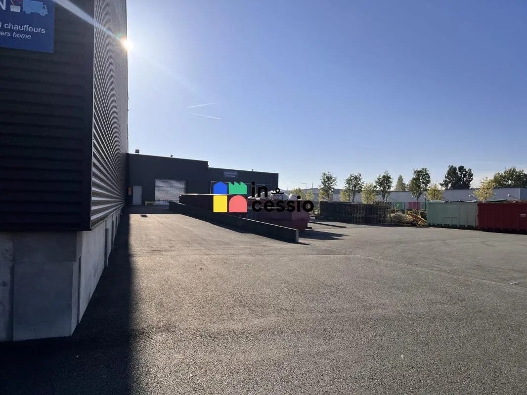 Industriel/Logistique dans Neuville-sur-Sarthe à vendre Photo de l’immeuble– Image 1 sur 30