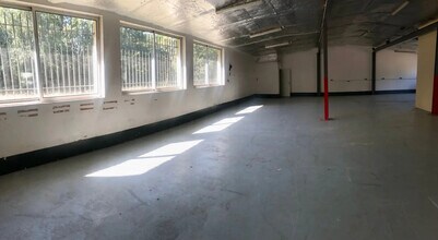 Local d’activités dans Gambais à louer Photo intérieure– Image 1 sur 5