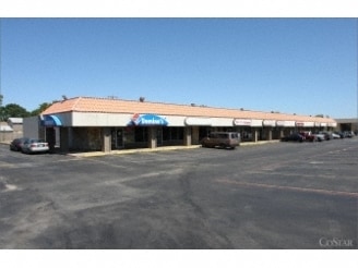 4413-4425 W Walnut St, Garland, TX à louer Photo de l’immeuble– Image 1 sur 13