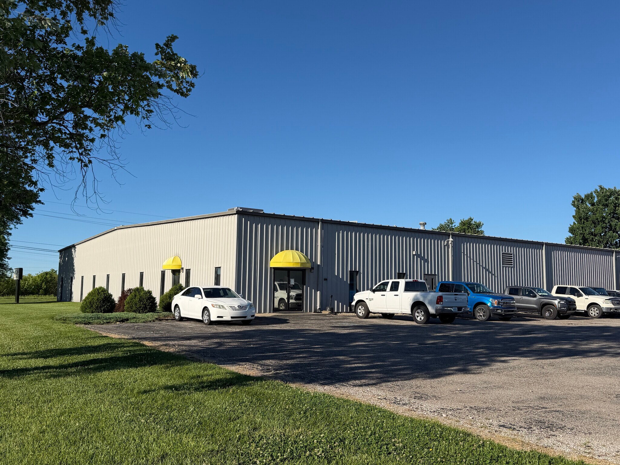 4720 N Spring St, Evansville, IN à vendre Photo de l’immeuble– Image 1 sur 8