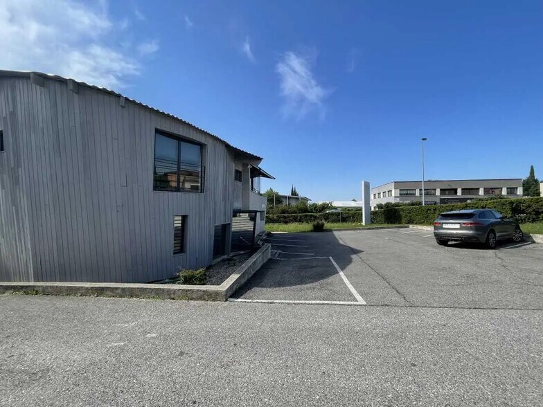 Bureau dans Éguilles à louer - Photo de l’immeuble – Image 2 sur 2